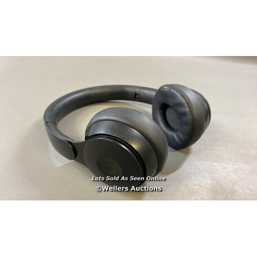 9724 - APPLE BEATS SOLO PRO A1881 ON-EAR HEADPHONES MODEL A1881