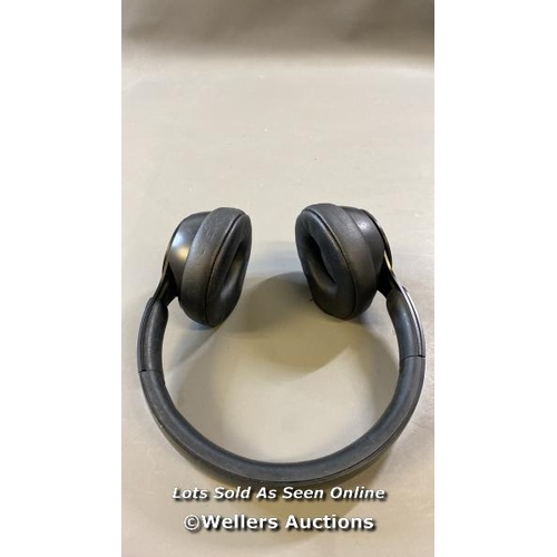 9724 - APPLE BEATS SOLO PRO A1881 ON-EAR HEADPHONES MODEL A1881