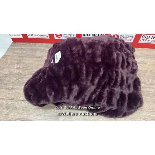 2119 - BERKSHIRE TEXTURED FAUX FUR THROW - 152 X 177 CM / MINIMAL SIGNS OF USE / E62