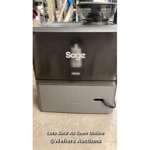 2202 - SAGE BARISTA EXPRESS BES875BSS PUMP COFFEE MACHINE / POWERS UP / SIGNS OF USE / D2