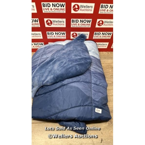 2229 - WEATHERPROOF VINTAGE OUTDOOR BLANKET WITH FLEECE HOOD / MINIMAL SIGNS OF USE / D4