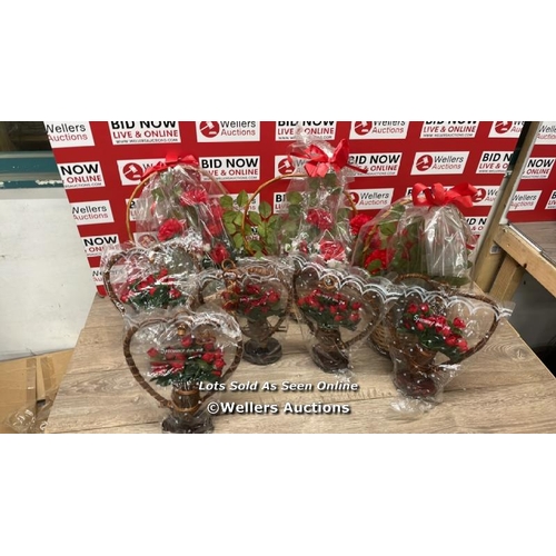 3084 - QUANTITY OF ARTIFICIAL FLOWERS / NEW / C37