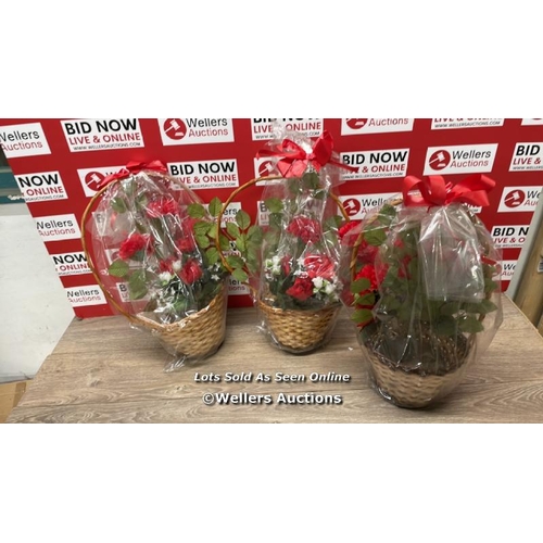 3084 - QUANTITY OF ARTIFICIAL FLOWERS / NEW / C37