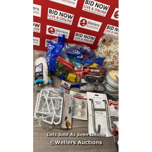 3085 - SELECTION OF ASSORTED ITEMS INCL. WRAPPING PAPER, MEGA BLOCKS & VACUUM CLEANER BAGS / C37