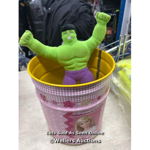 3096 - BARBIE BIN & HULK TOY / C38