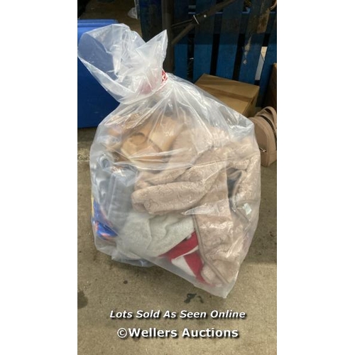 3683 - BAG OF PRE-OWNED BLANKETS AND TOWELS