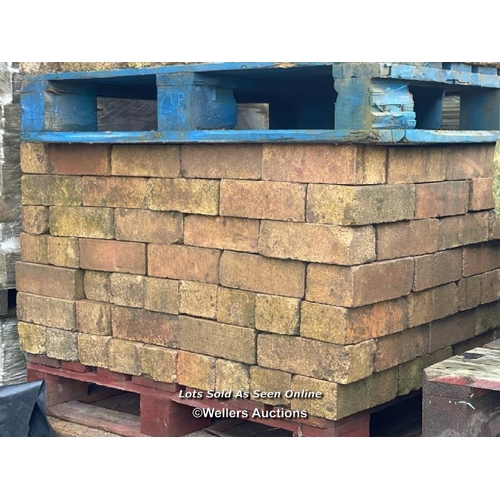 803 - PALLET OF 300X SMOOTH FACED BRICKS