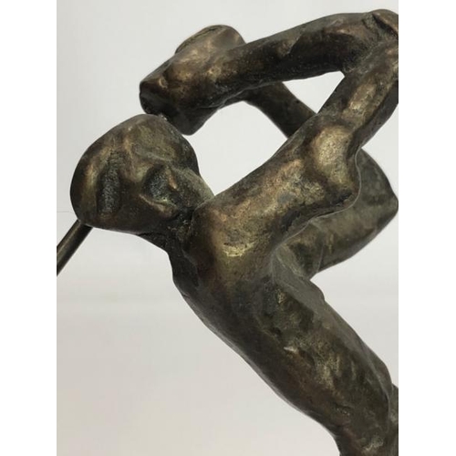 34 - Vintage abstract bronze figure of a golf player, 23cm high / AN7