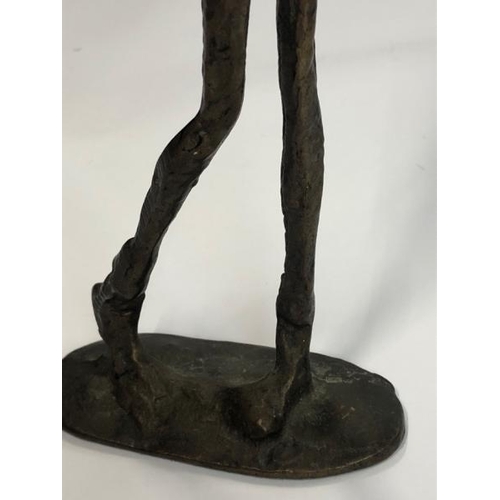 34 - Vintage abstract bronze figure of a golf player, 23cm high / AN7