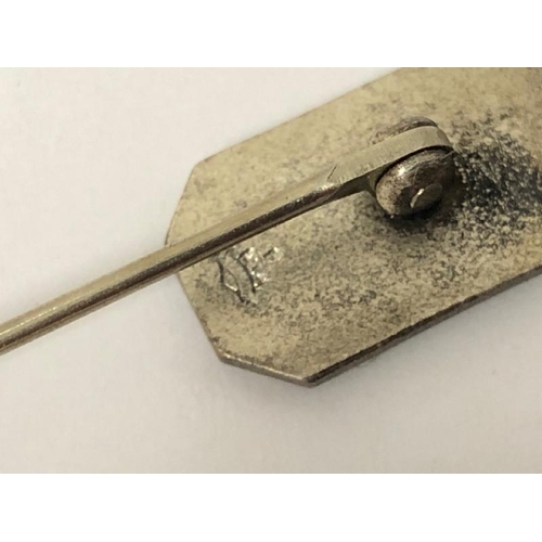 46 - A white metal stick pin from Canada, 6cm long, 3g / AN9