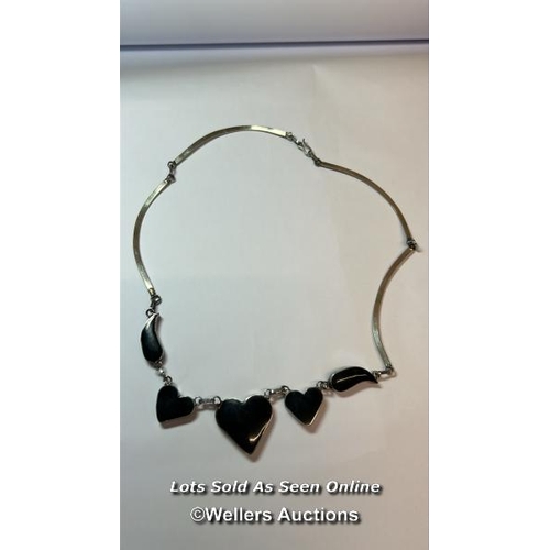 179 - Double sided mother of pearl and black onyx necklace in silver coloured metal / SF