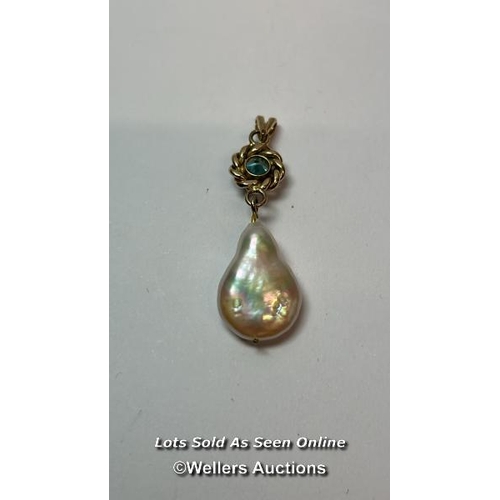 196 - Freshwater pearl and yellow metal pendant / SF