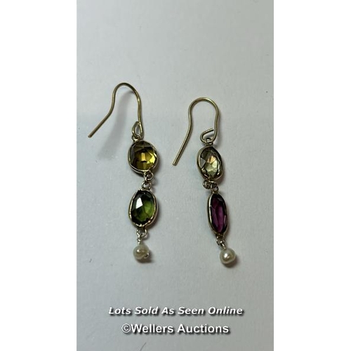 198 - Pair of gren and tourmaline earings in yellow metal / SF