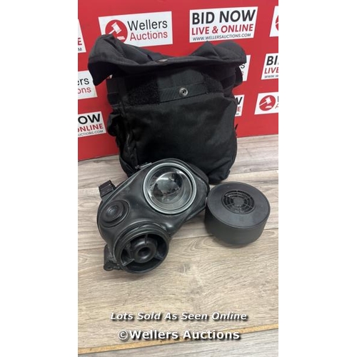 8233 - AVON S10 GASMASK WITH FILTER BLACK HAVERSACK PERSCRIPTION LENSES