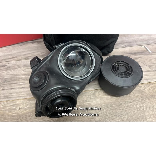 8233 - AVON S10 GASMASK WITH FILTER BLACK HAVERSACK PERSCRIPTION LENSES