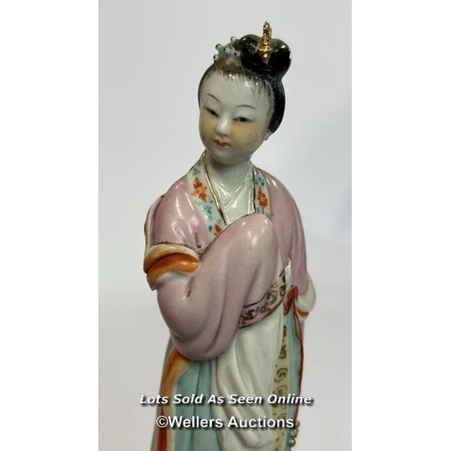 52 - a group of three Japanese famille rose porcelain figures on a carved wooden base, 16cm high / AN9