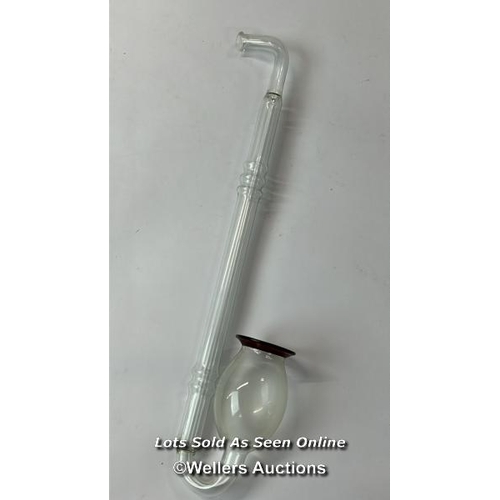 57 - A delicate glass pipe, 27cm long / AN12