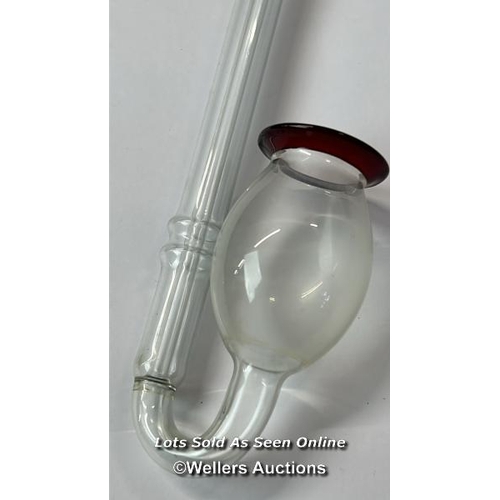 57 - A delicate glass pipe, 27cm long / AN12