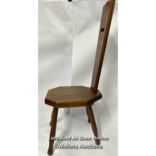 144 - Antique oak spinning chair, 91cm high / AN26