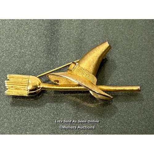 206 - Rare vintage Trifari witches hat & broom brooch, 6cm long, 11g / SF