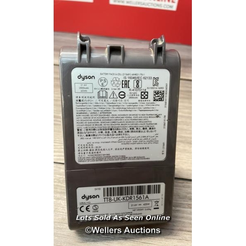 5219 - DYSON V8 BATTERY (WORKING BUT NOT HOLDING POWER FOR LONG )  / G70