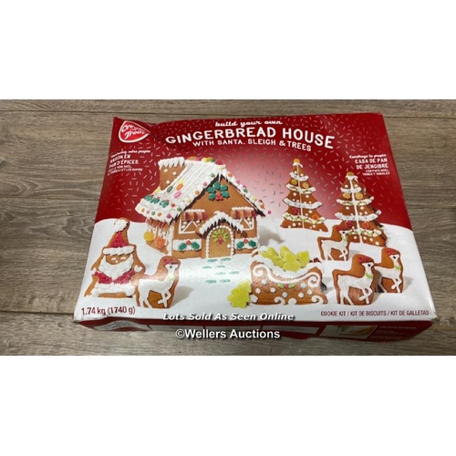 4192 - BUILD-YOUR-OWN GINGERBREAD HOUSE / D22