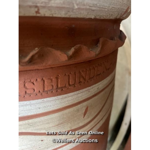 135 - DECORATIVE CHIMNEY POT, BY BLUNDEN POTTERIES, 92CM (H) X 31CM (DIA)