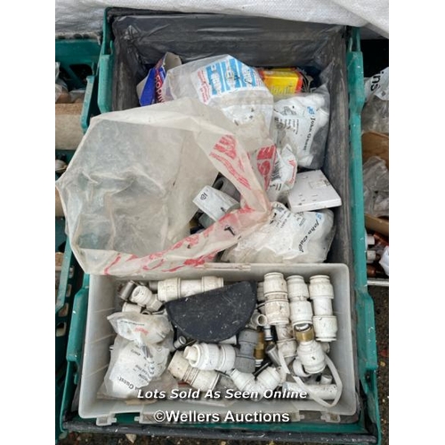 186 - LARGE QUANTITY OF ASSORTED PLUMBING ATTACHMENTS AND FITTINGS INCL. 3X NEW TAPS