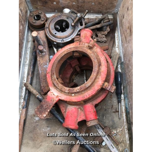 21 - ASSORTED PIPE THREADING EQUIPMENT AND PARTS, IN A BRITISH RAILWAYS SERVICE CRATE