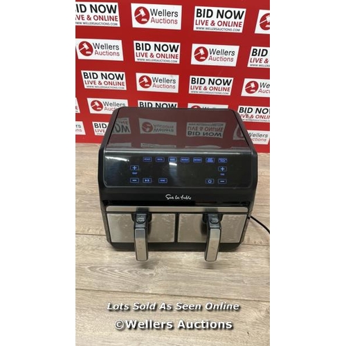 2348 - SUR LA TABLE AIR FRYER WITH X2 3.8L DRAWERS / POWERS UP / SIGNS OF USE