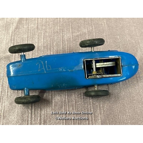 116 - TWO MODEL CARS INCLUDING BLUE RACING CAR FOR SCALEXTRIC AND GREEN RACING CAR FRAME ONLY (AS FOUND)