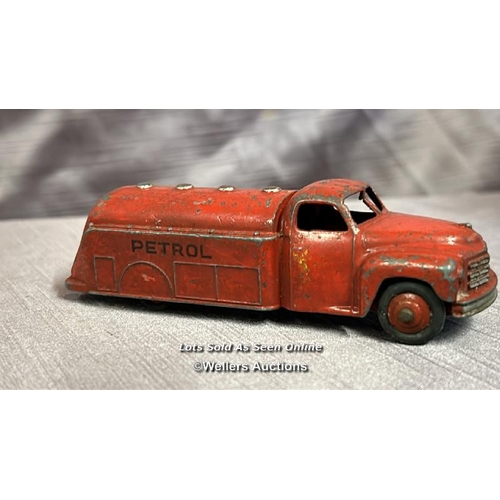 125 - DINKY STUDEBAKER PETROL TANKER WITH TWO SHELL PETROL PUMPS INCLUDING HOSES