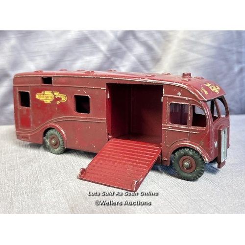 126 - DINKY SUPERTOYS BRITISH RAILWAY HORSEBOX