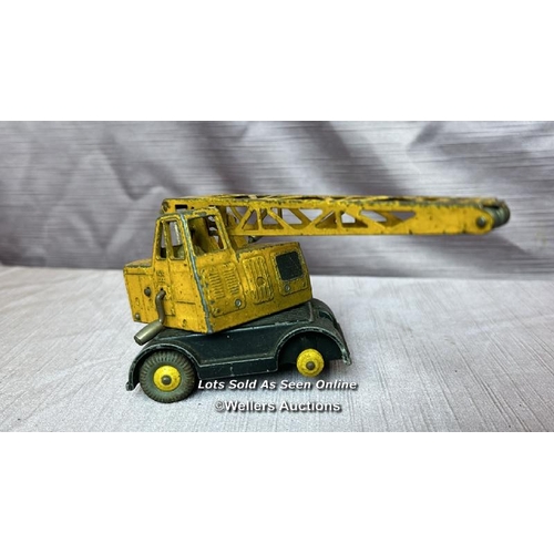 132 - DINKY SUPERTOYS COLES MOBILE CRANE TOGETHER WITH A LESNEY CEMENT MIXER