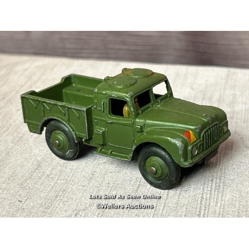 138 - TWO DINKY DIE CAST MILITARY MODELS INCLUDING ONE TONNE CARGO TRUCK NO. 614 AND A MOBILE CANNON