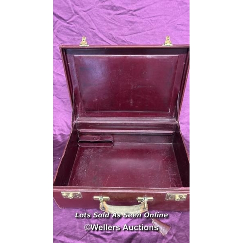 176 - OFFICERS TRAVELLING CASE WITH ORIGINAL KEY