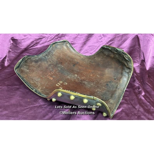 199 - EARLY 20TH CENTURY CUIRASSIERS BACK PLATE WITH ORIGINAL LEATHER LINING