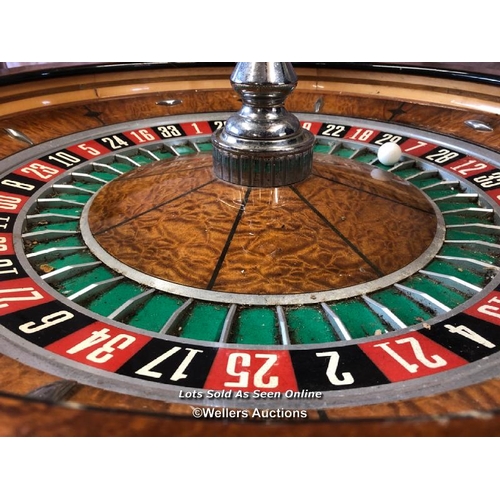 64 - 20TH CENTURY LARGE WALNUT ROULETTE TABLE, DIAMETER 80CM