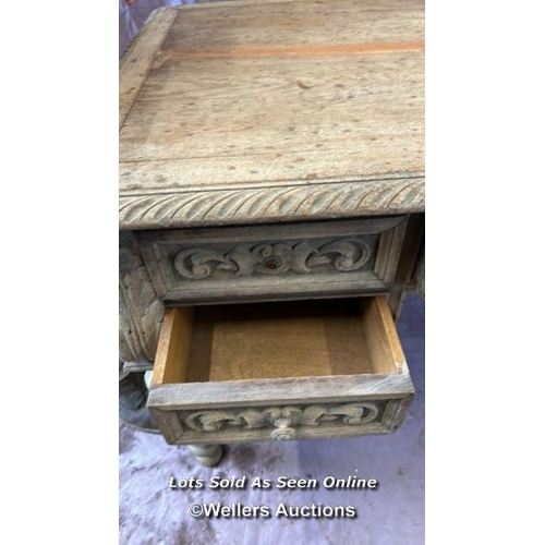 65 - DECORATIVE BLEACHED OAK DESK WITH FOUR DRAWERS ON CARVED LEGS, 130 X 76 X 74.5CM