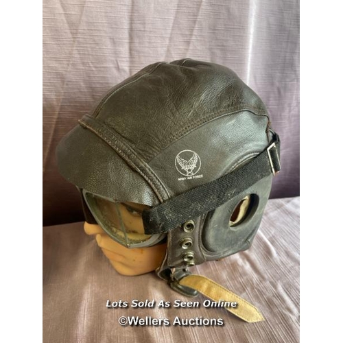 386 - USAAF LEATHER FLYING HELMET (POSSIBLY RE-ENACTMENT) AND ASSOCIATED GOGGLES