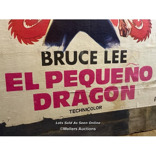 421 - 'EL PEQUENO DRAGON' BRUCE LEE FILM POSTER, PASTED ONTO BOARD FOR THEATRICAL USE, POSTER SIZE 70 X 10... 