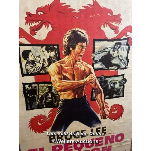 421 - 'EL PEQUENO DRAGON' BRUCE LEE FILM POSTER, PASTED ONTO BOARD FOR THEATRICAL USE, POSTER SIZE 70 X 10... 