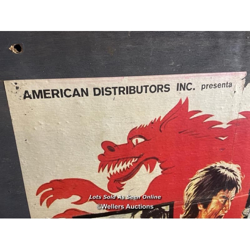 421 - 'EL PEQUENO DRAGON' BRUCE LEE FILM POSTER, PASTED ONTO BOARD FOR THEATRICAL USE, POSTER SIZE 70 X 10... 