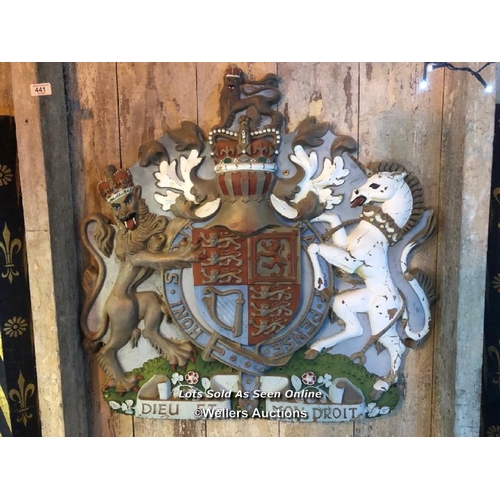 440 - 20TH CENTURY RESIN ARMORIAL ROYAL CREST (ROYAL WARRANT), HAND PAINTED, 75 X 73CM