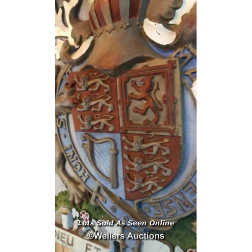 440 - 20TH CENTURY RESIN ARMORIAL ROYAL CREST (ROYAL WARRANT), HAND PAINTED, 75 X 73CM