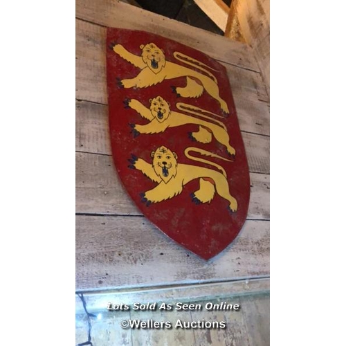 442 - THEATRICAL KNIGHTS SHIELD DEPICTING THE THREE LIONS OF SCOTLAND, 45 X 69CM