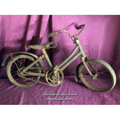 444 - CIRCA 1900 VINTAGE CHILDS BICYCLE