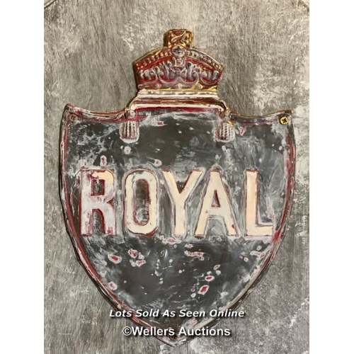 458 - METAL ROYAL CREST, 22.5 X 30CM