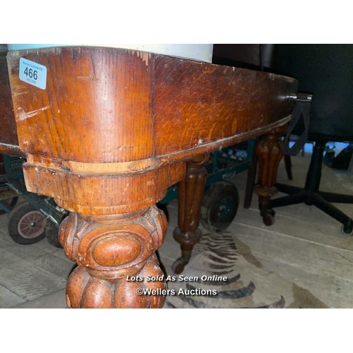 466 - OAK EXTENDING DINING TABLE, EXTENDS TO APPROX 4.5M