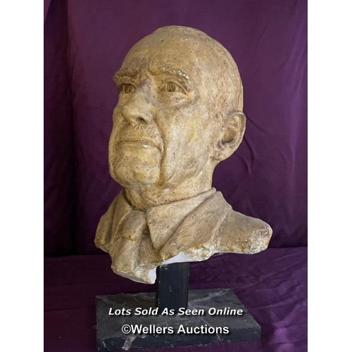 482 - PLASTER BUST OF A GENTLEMAN, HEIGHT 46CM